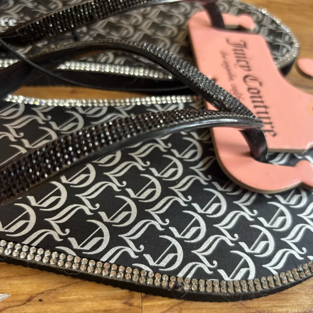 Juicy Couture Monochrome Flip Flops - Picture 8 of 8